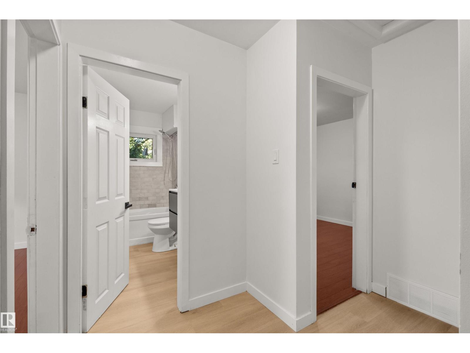 10428 64 AV NW - Image 37
