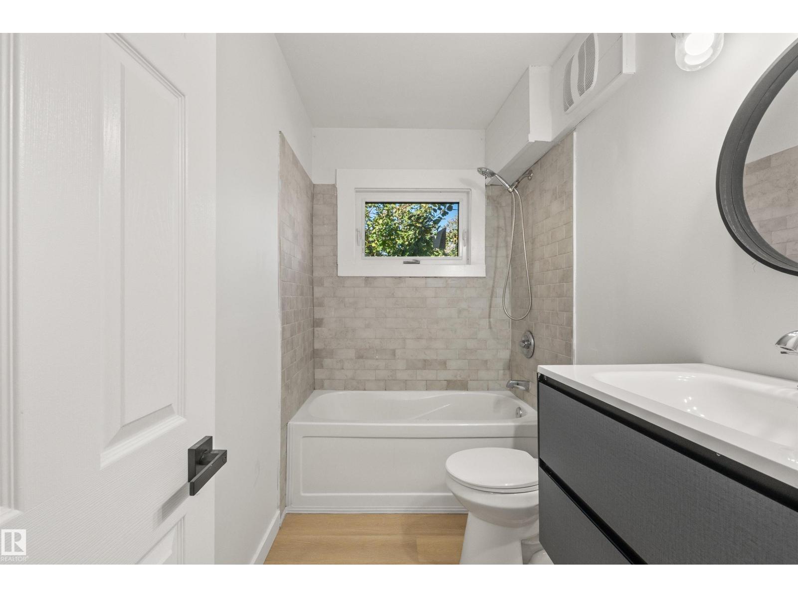 10428 64 AV NW - 38