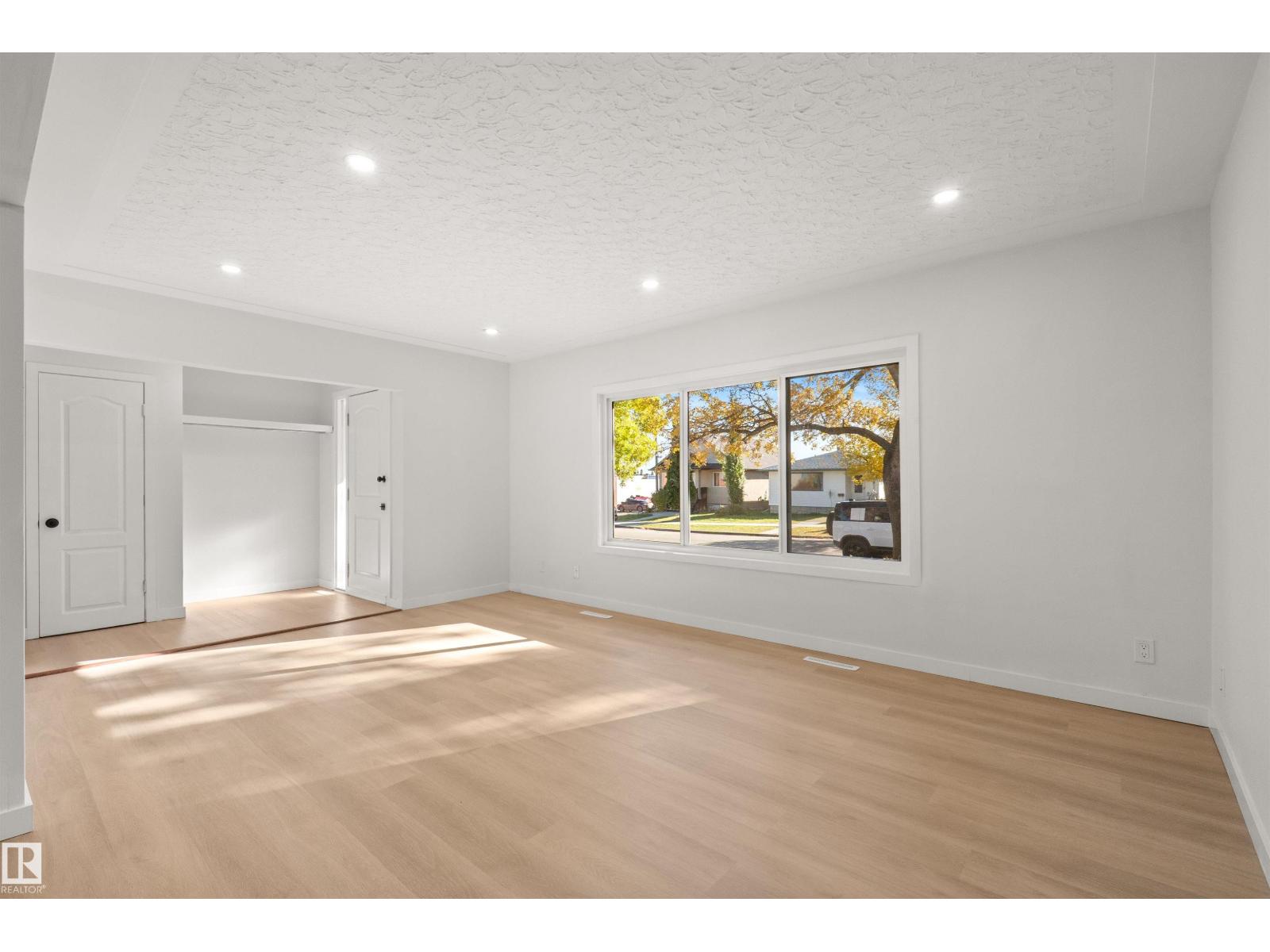 10428 64 AV NW - Image 50