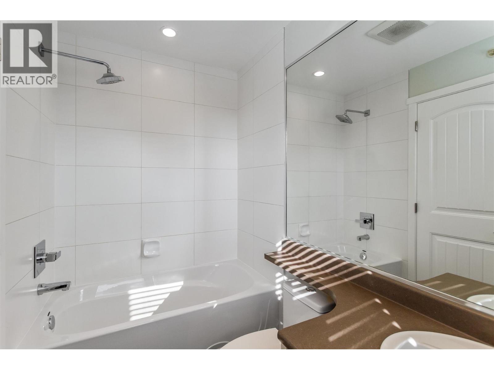 Photo of 406 22290 NORTH AVENUE 22