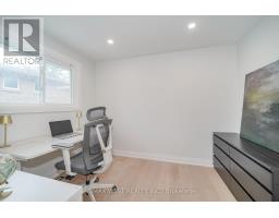 Living room - 765 Dodsworth Crescent, Mississauga, ON L4Y2H8 Photo 10