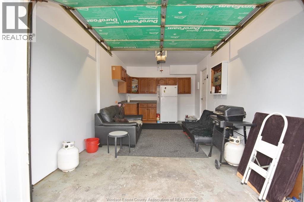 1277 Cardinal Crescent — photo 32