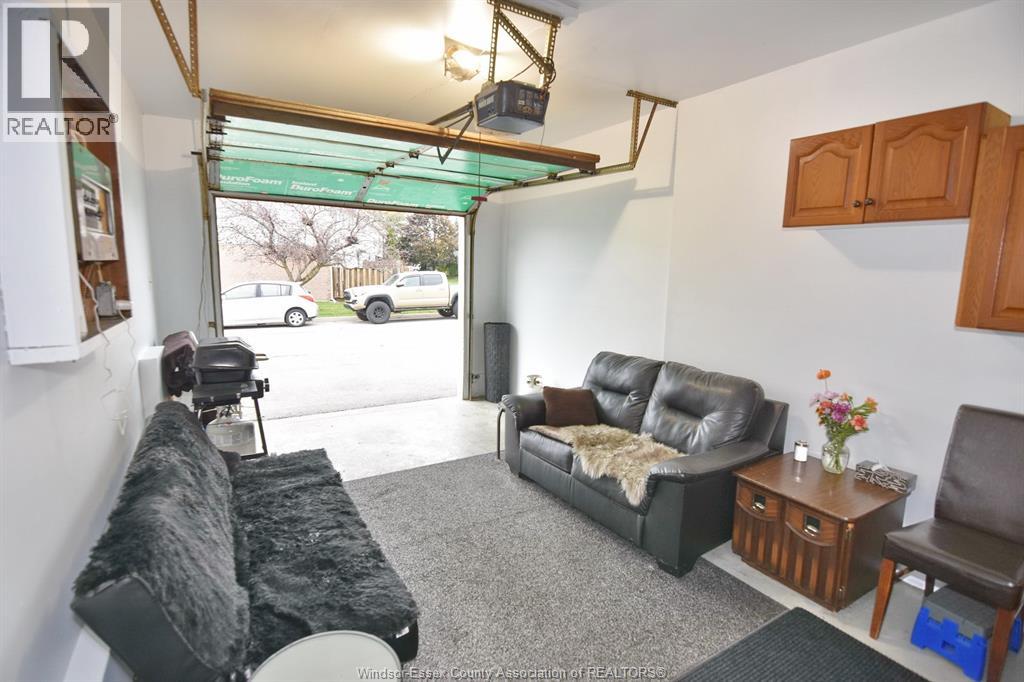 1277 Cardinal Crescent — photo 33