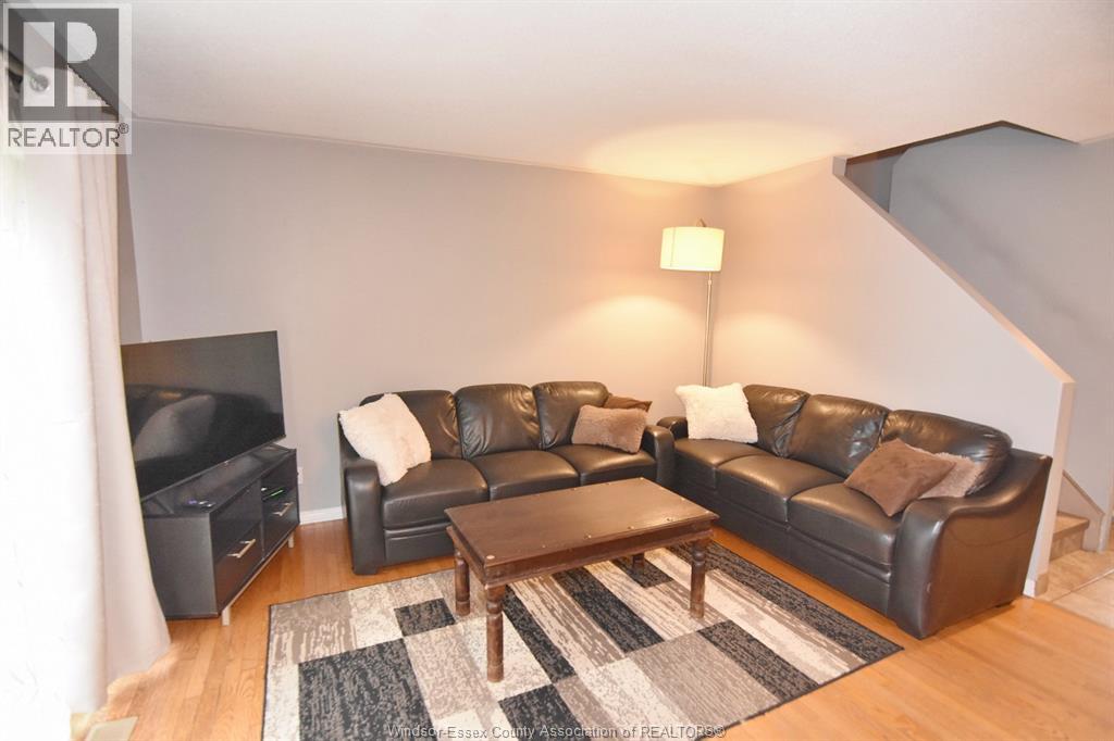 1277 Cardinal Crescent — photo 10