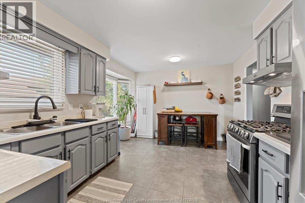 232 GREENWOOD CRESCENT - 10