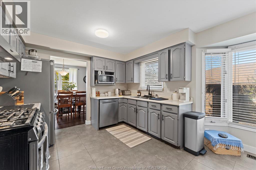 232 GREENWOOD CRESCENT - 12