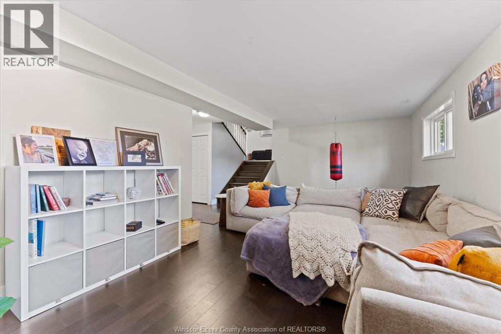 232 GREENWOOD CRESCENT - 24
