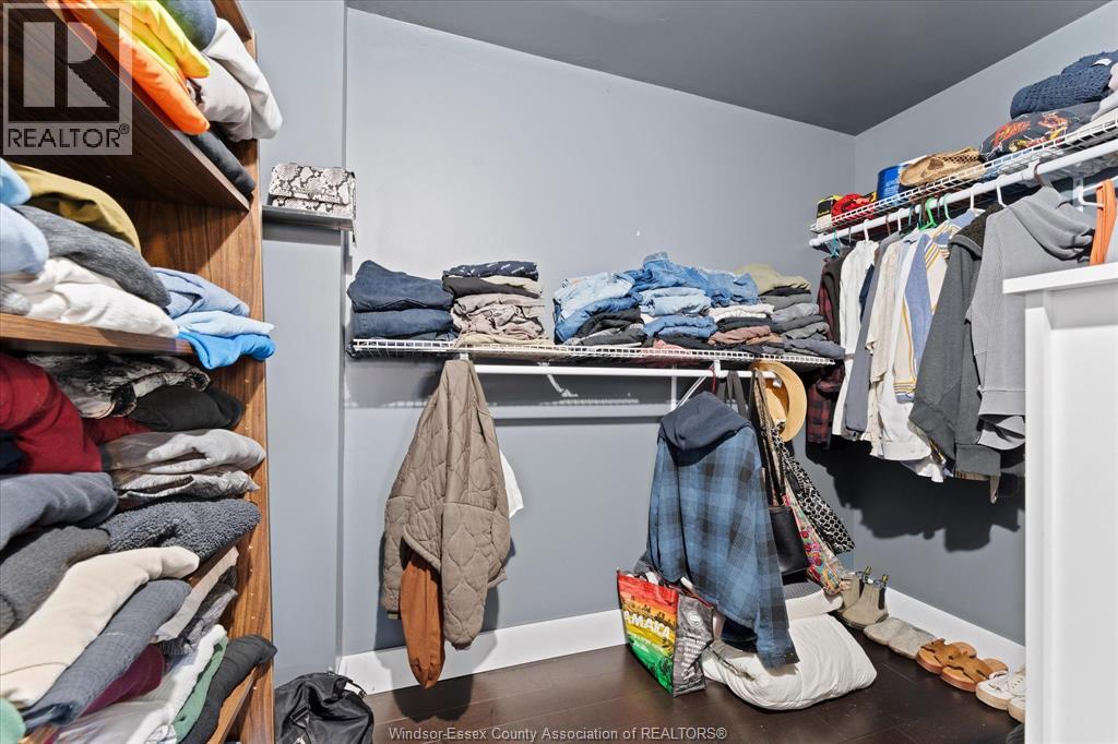 232 GREENWOOD CRESCENT - 28