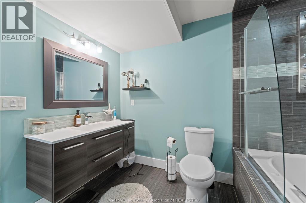232 GREENWOOD CRESCENT - 31