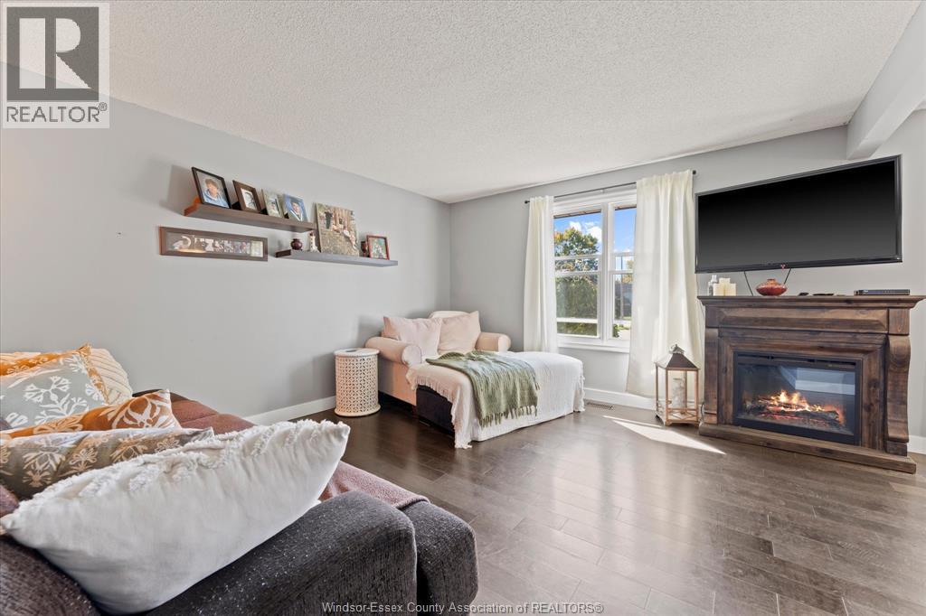 232 GREENWOOD CRESCENT - 6