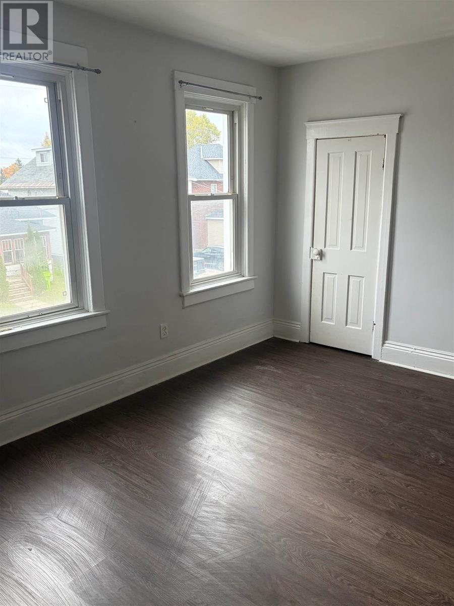 301 Beverley St — photo 10