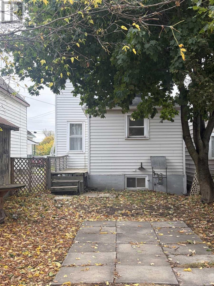 301 Beverley ST - 13