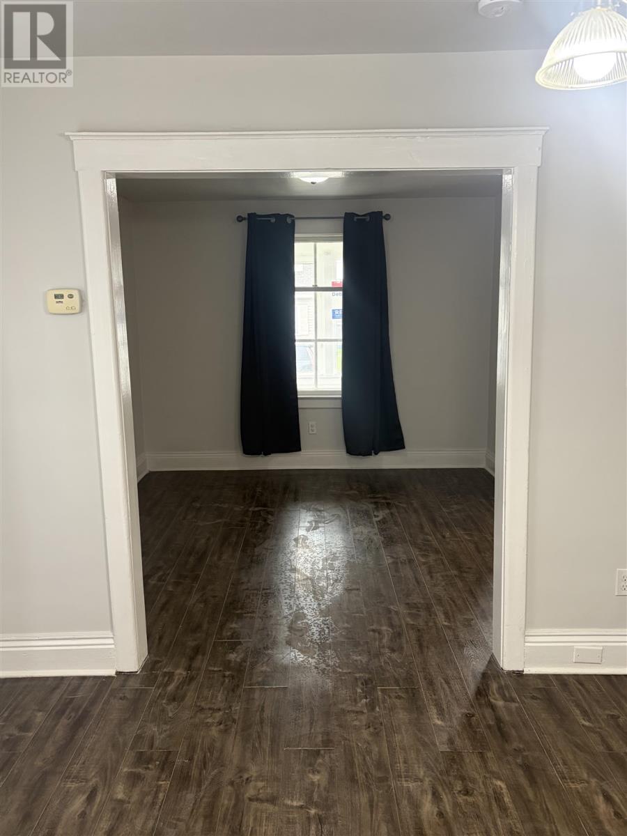 301 Beverley ST - 3
