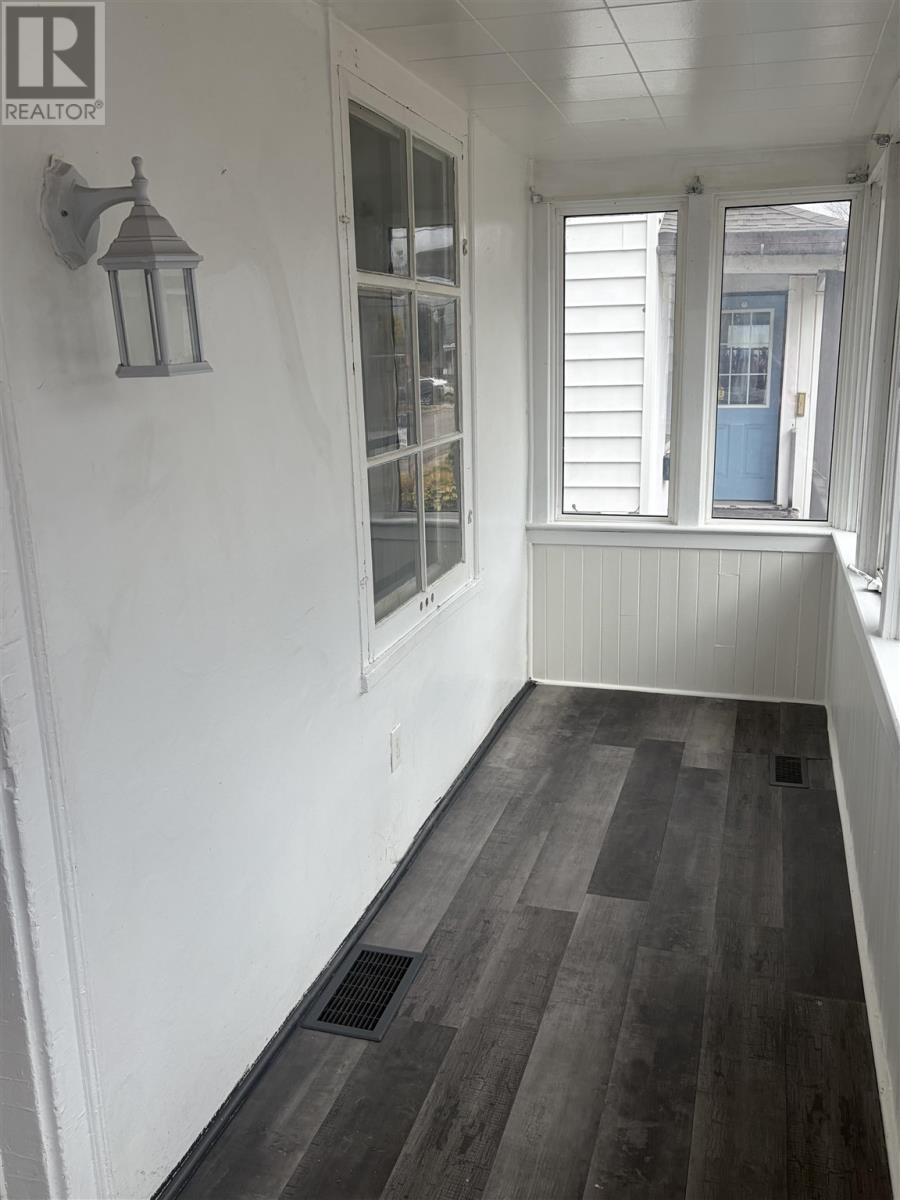 301 Beverley ST - 6