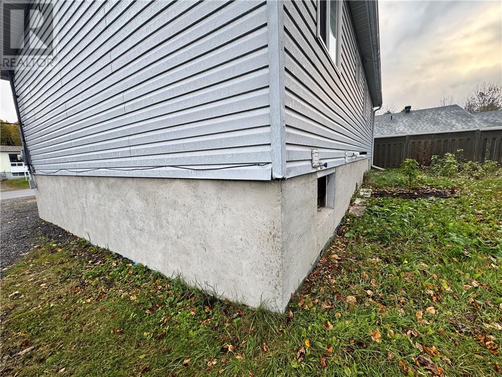 27 SPRUCE Street, Temagami — photo 2