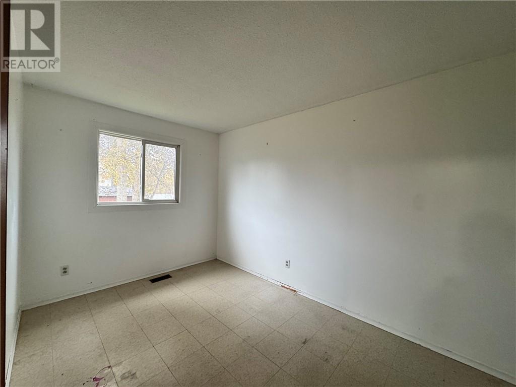 27 SPRUCE Street, Temagami — photo 7