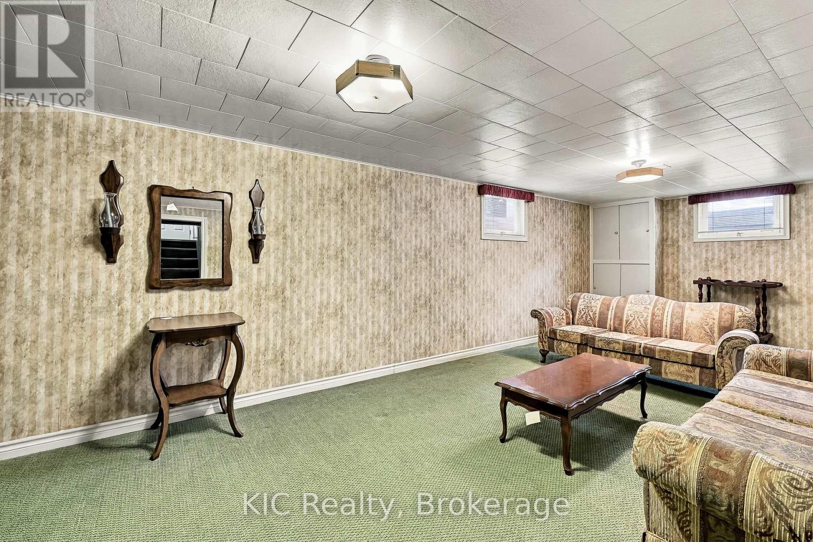 198 Mcclennan Street — photo 33