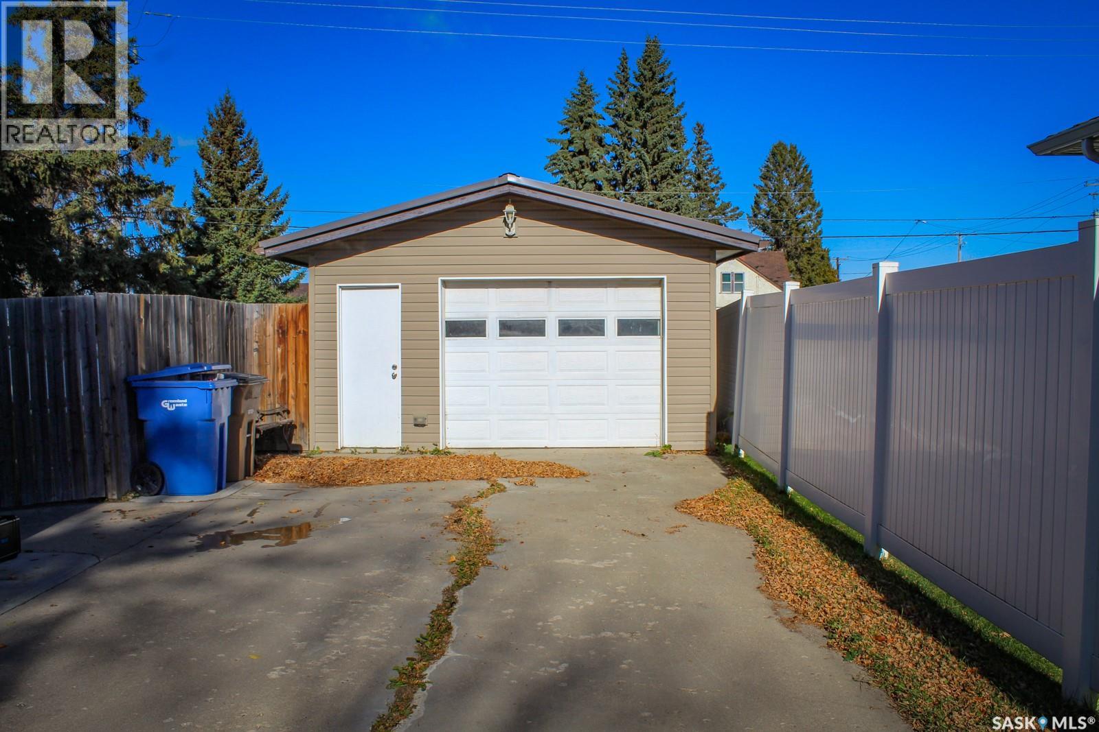 106 Higgins AVENUE W, Melfort — photo 4