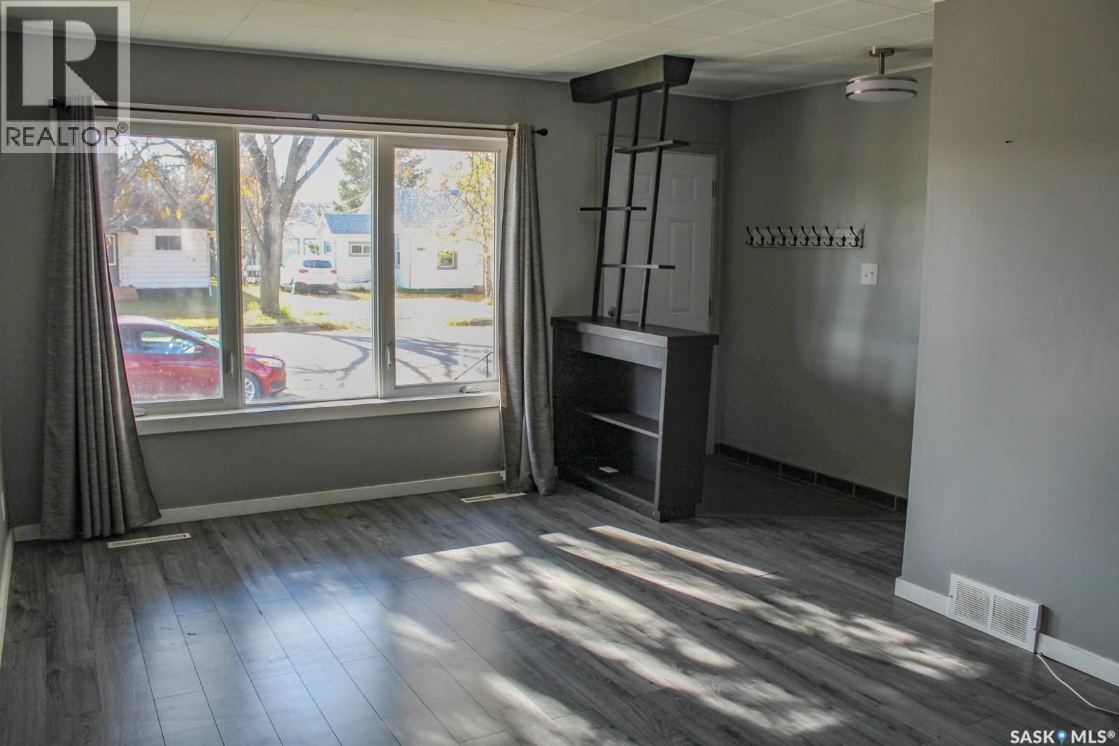 106 Higgins AVENUE W, Melfort — photo 8