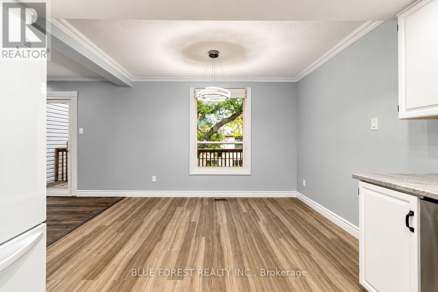 8 - 12 MCMASTER CRESCENT, London South (South M) — photo 12