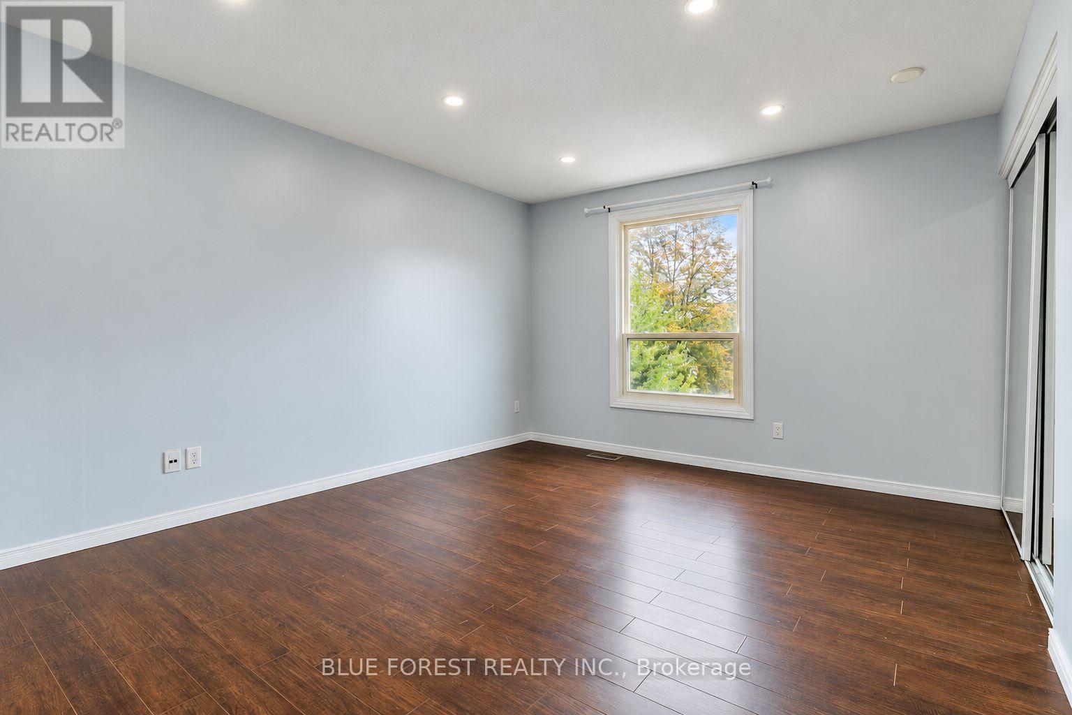 12 Mcmaster Crescent — photo 13