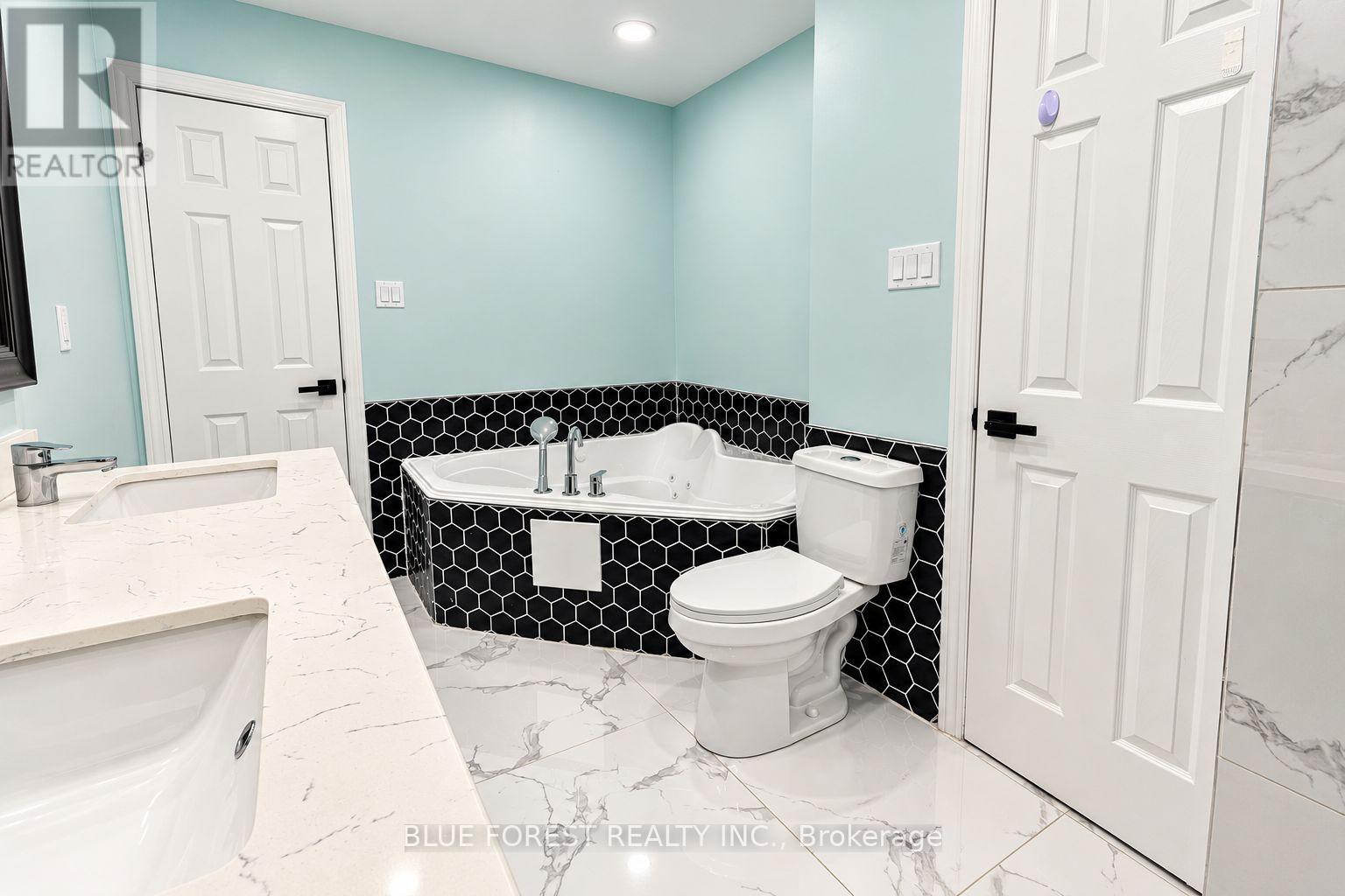 12 Mcmaster Crescent — photo 25