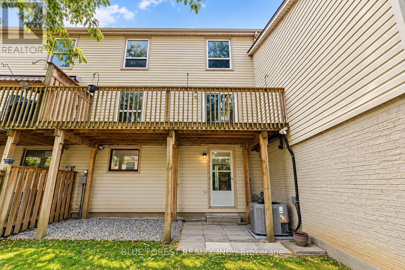 12 Mcmaster Crescent — photo 27