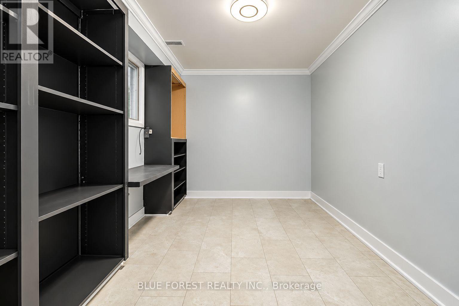 12 Mcmaster Crescent — photo 30