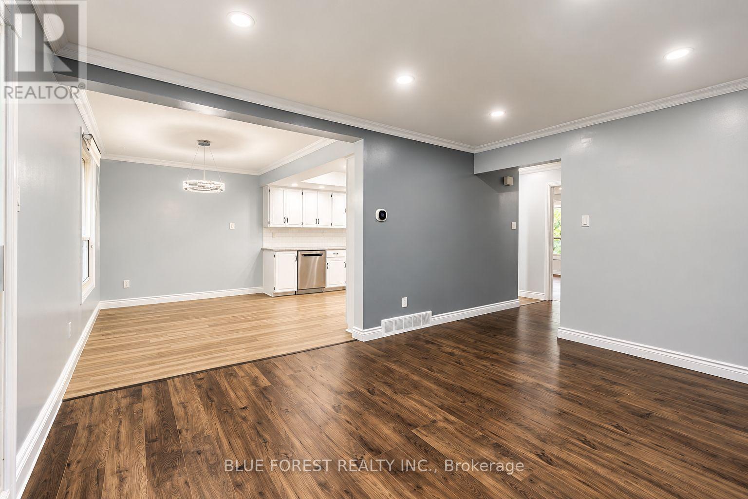 8 - 12 MCMASTER CRESCENT, London South (South M) — photo 8
