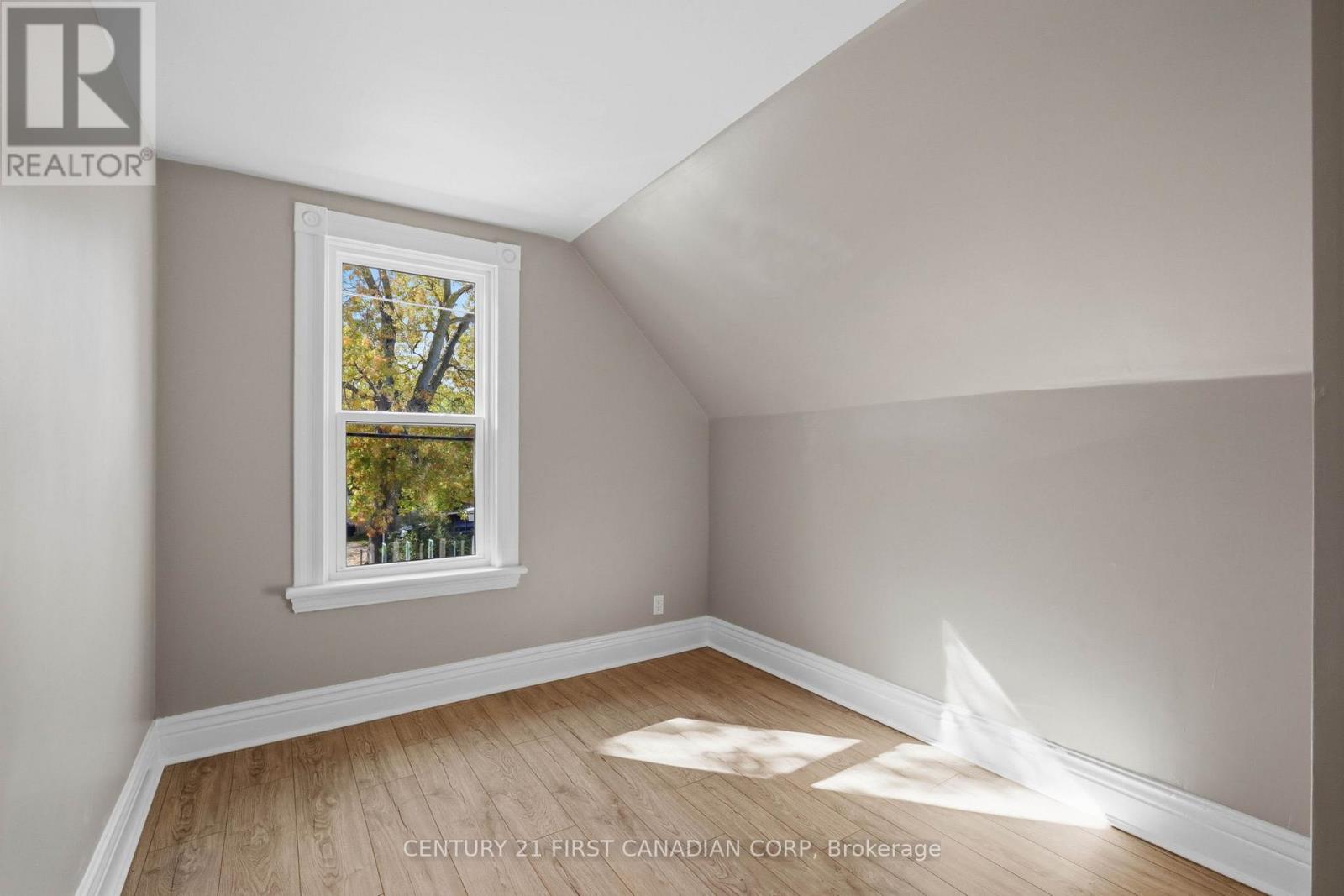 160 Egerton Street — photo 37