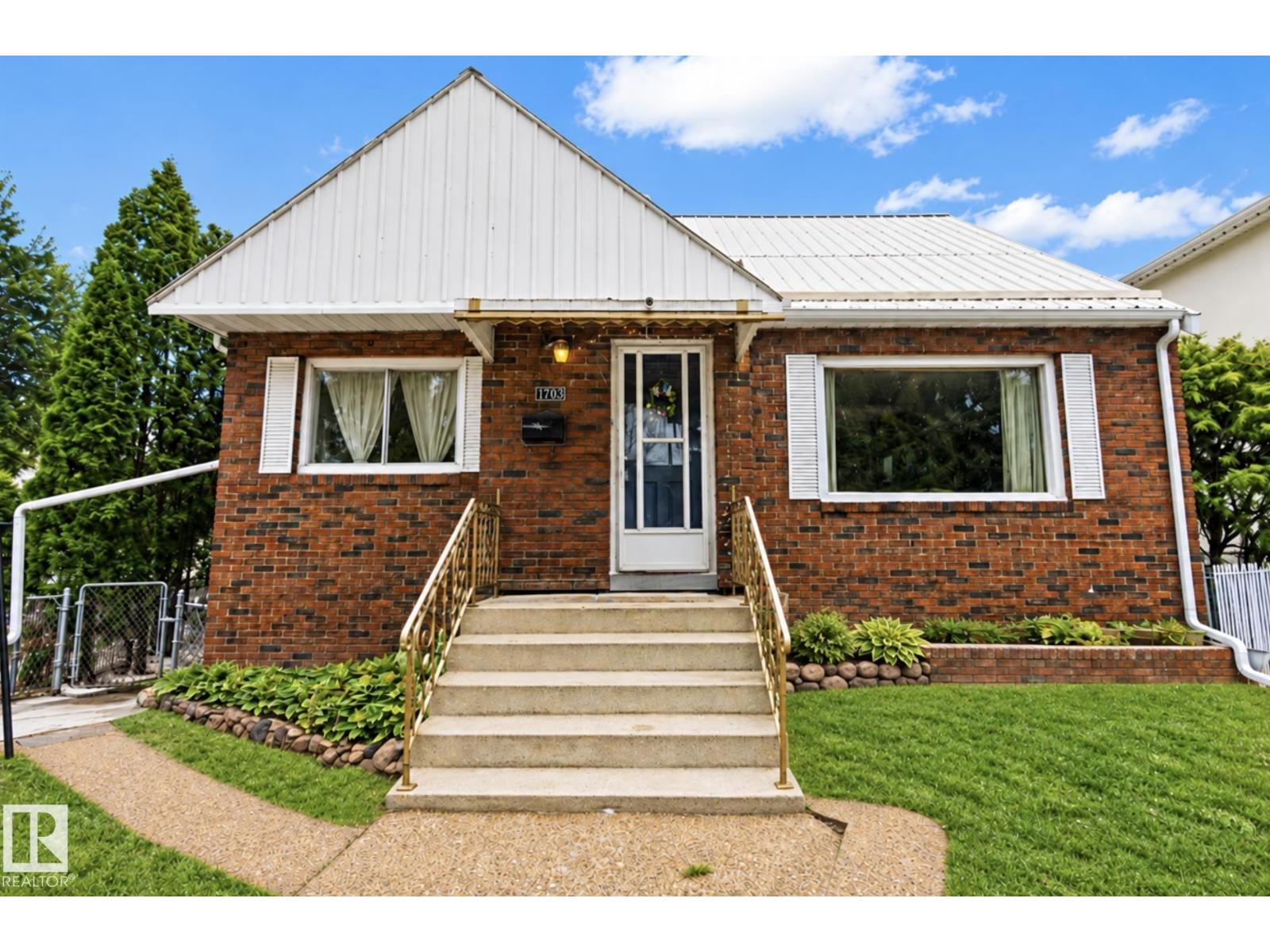 7703 77 AV NW, Edmonton, Alberta, T6C0K6