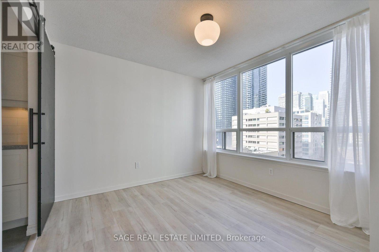 25 Maitland Street — photo 22