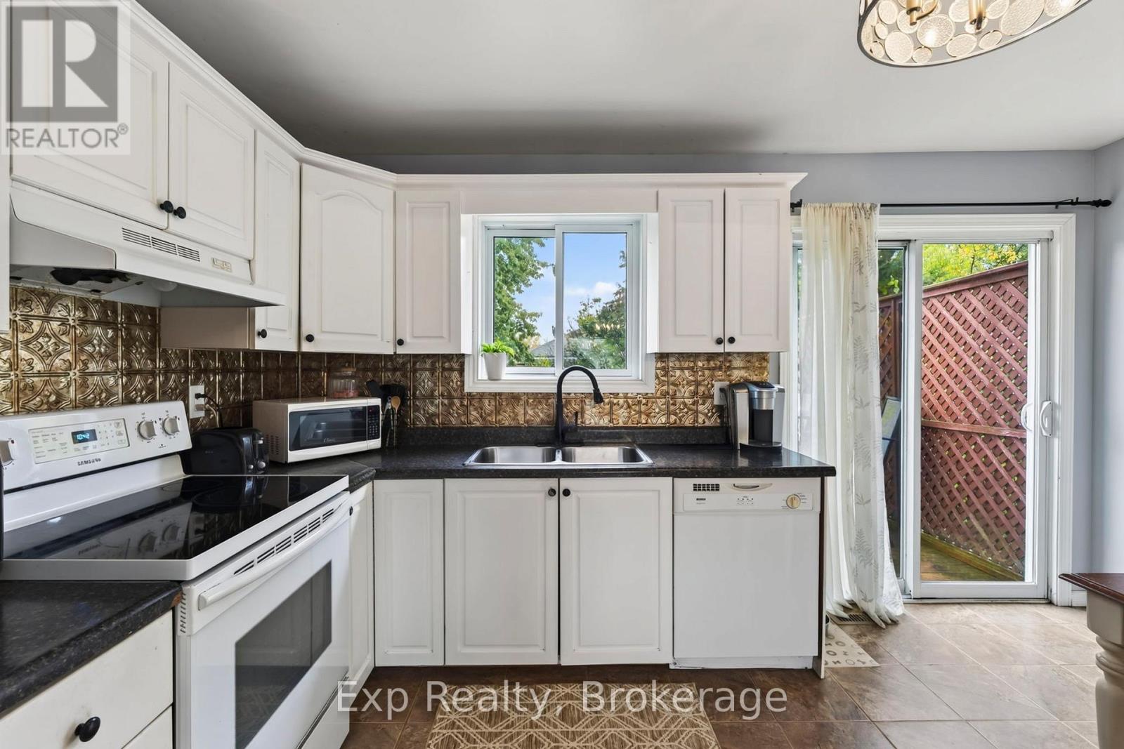 4 Harbourview Crescent, Prince Edward County, ON photo 10
