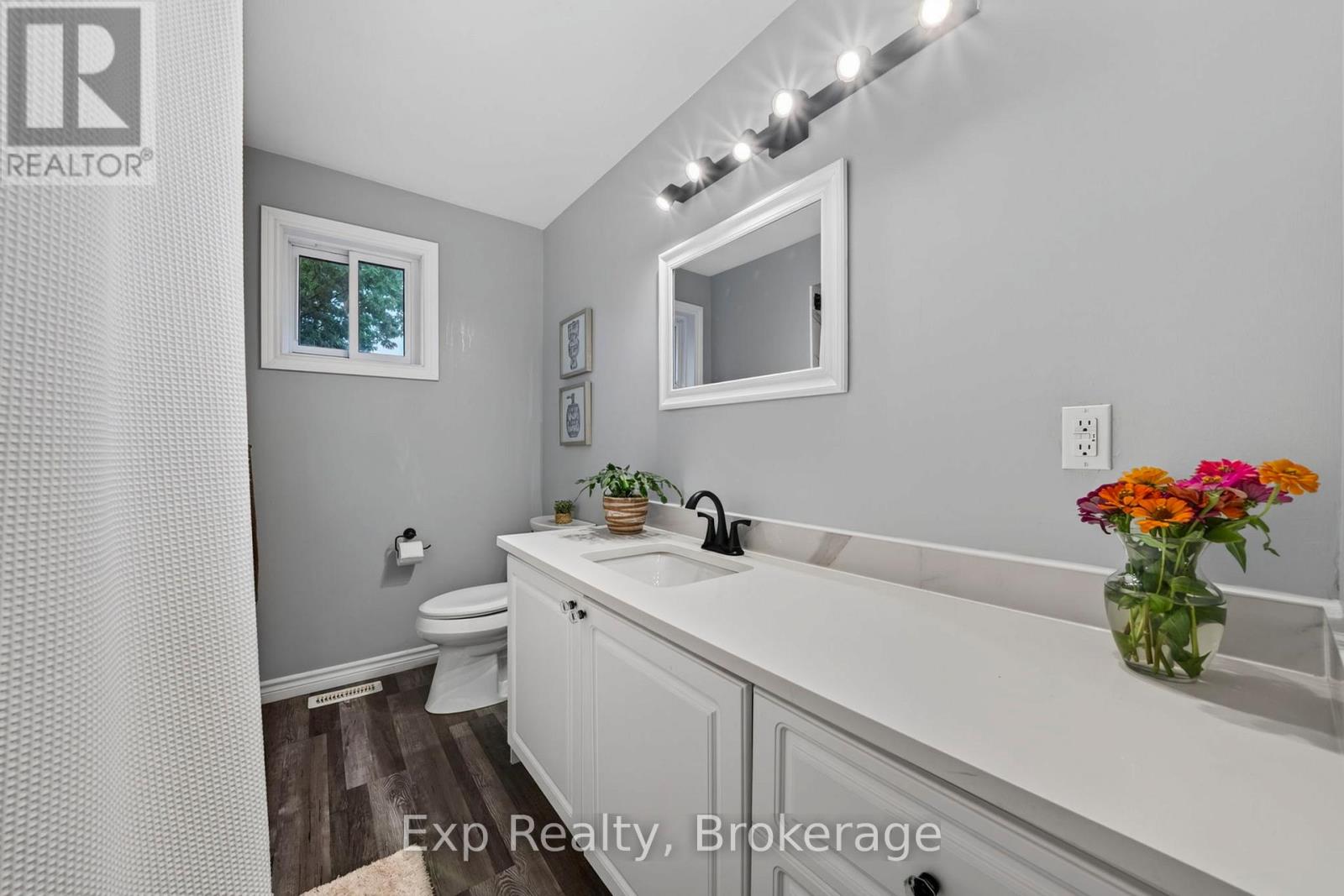 4 Harbourview Crescent, Prince Edward County, ON photo 11
