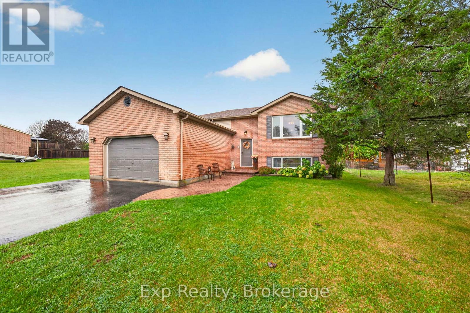 4 Harbourview Crescent, Prince Edward County, ON photo 2