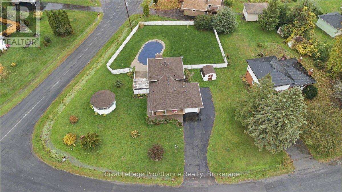 106 Burns Avenue, Quinte West, ON photo 1