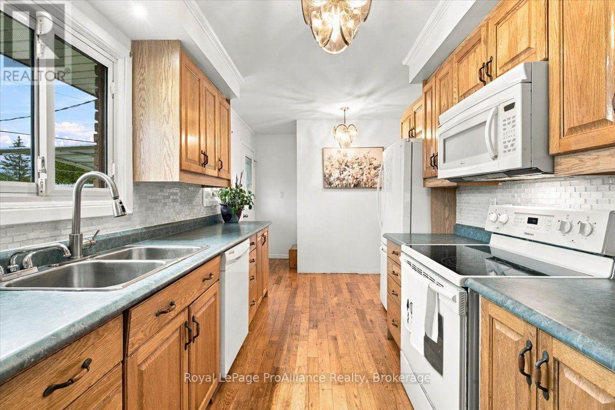 106 Burns Avenue, Quinte West, ON photo 15