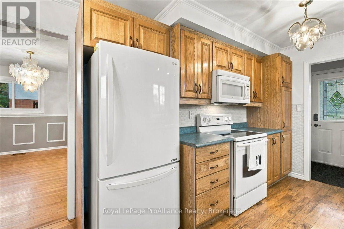 106 Burns Avenue, Quinte West, ON photo 16