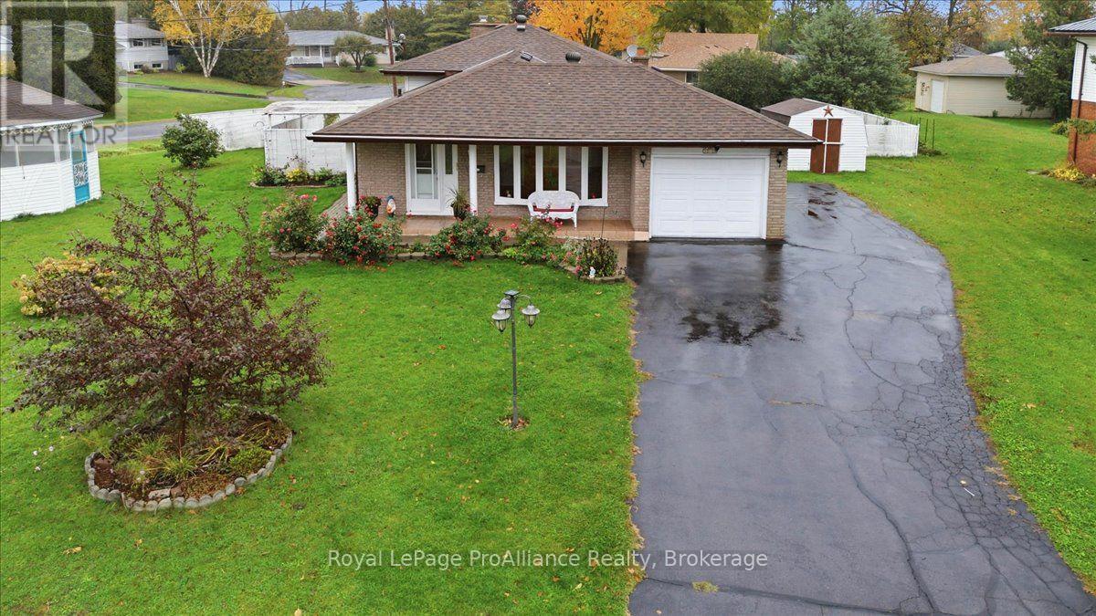 106 Burns Avenue, Quinte West, ON photo 2