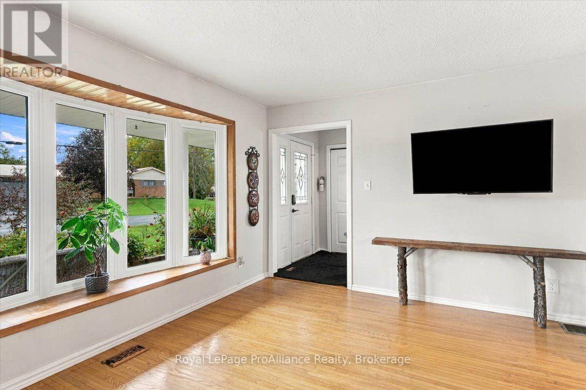 106 Burns Avenue, Quinte West, ON photo 7