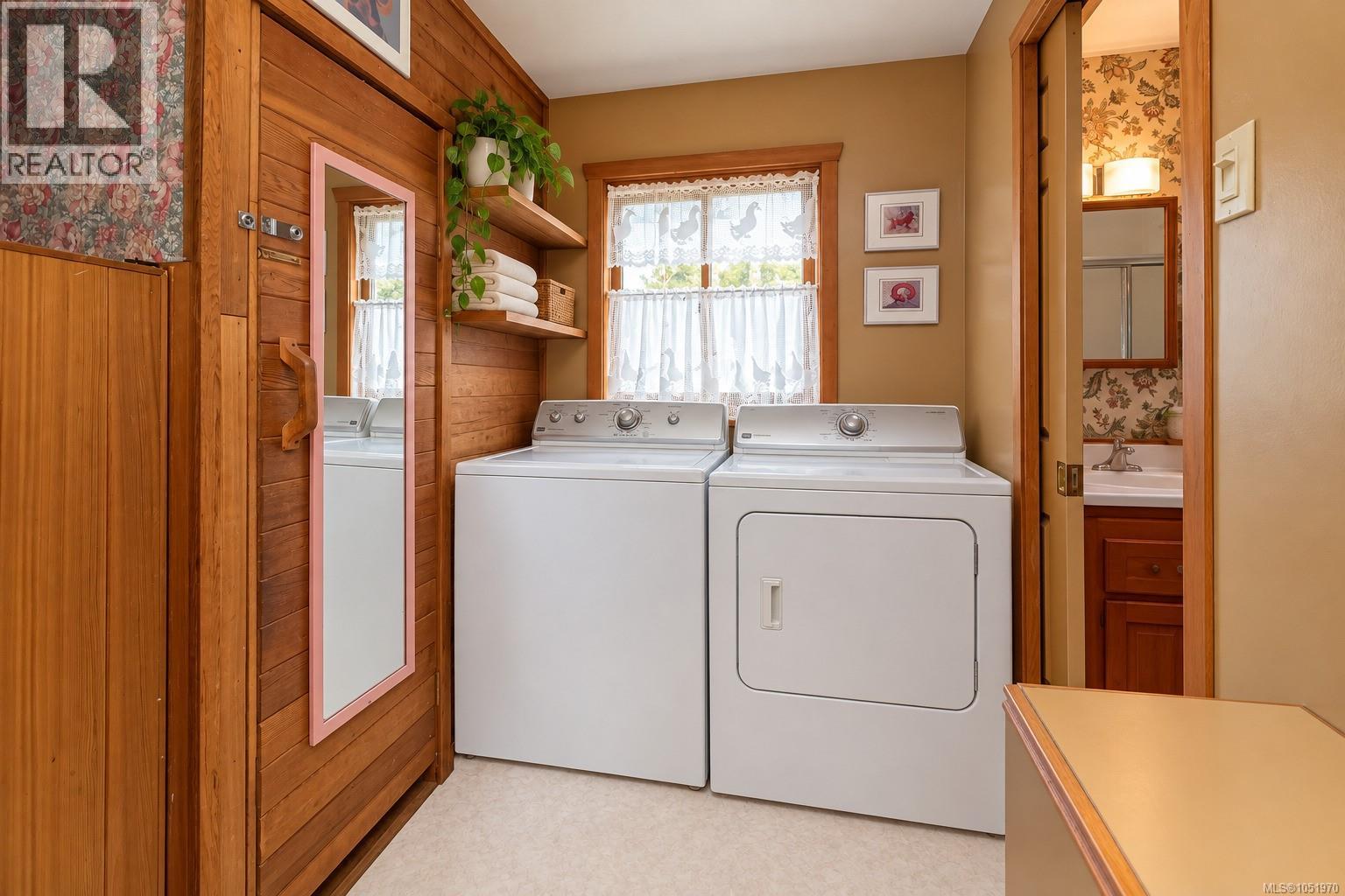 2279 Bradford Ave - Image 13