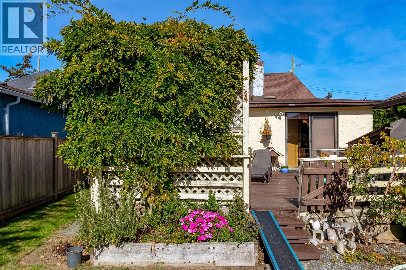2279 Bradford Ave - Image 18