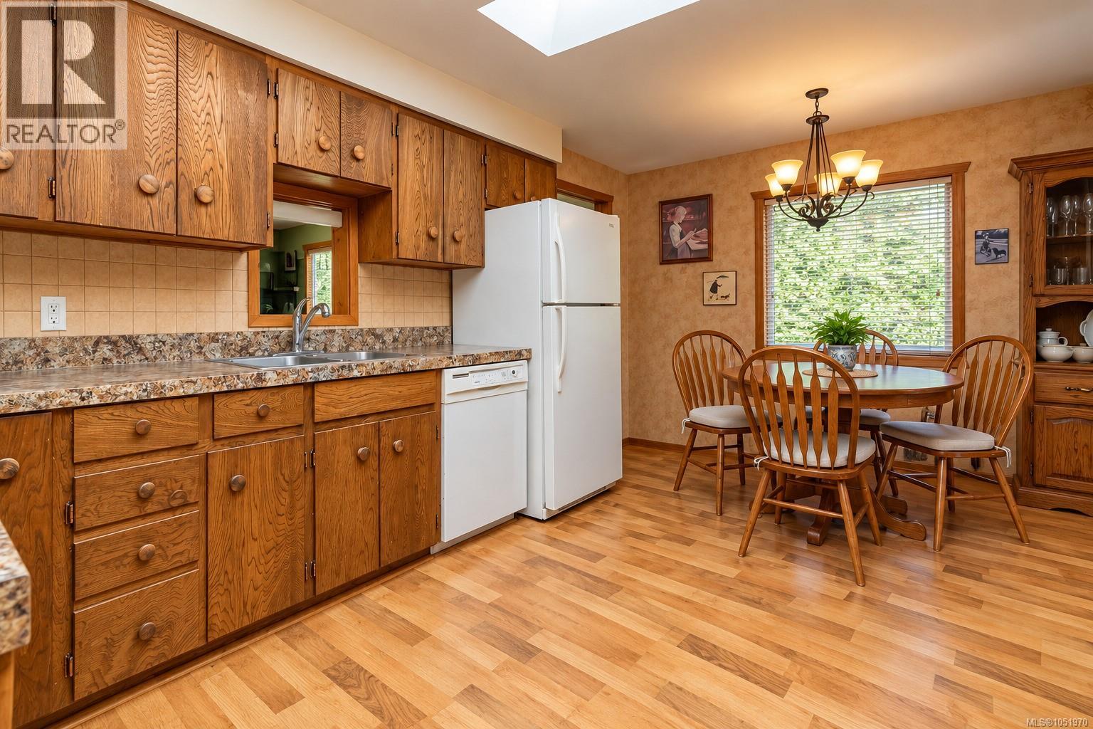 2279 Bradford Ave - Image 8