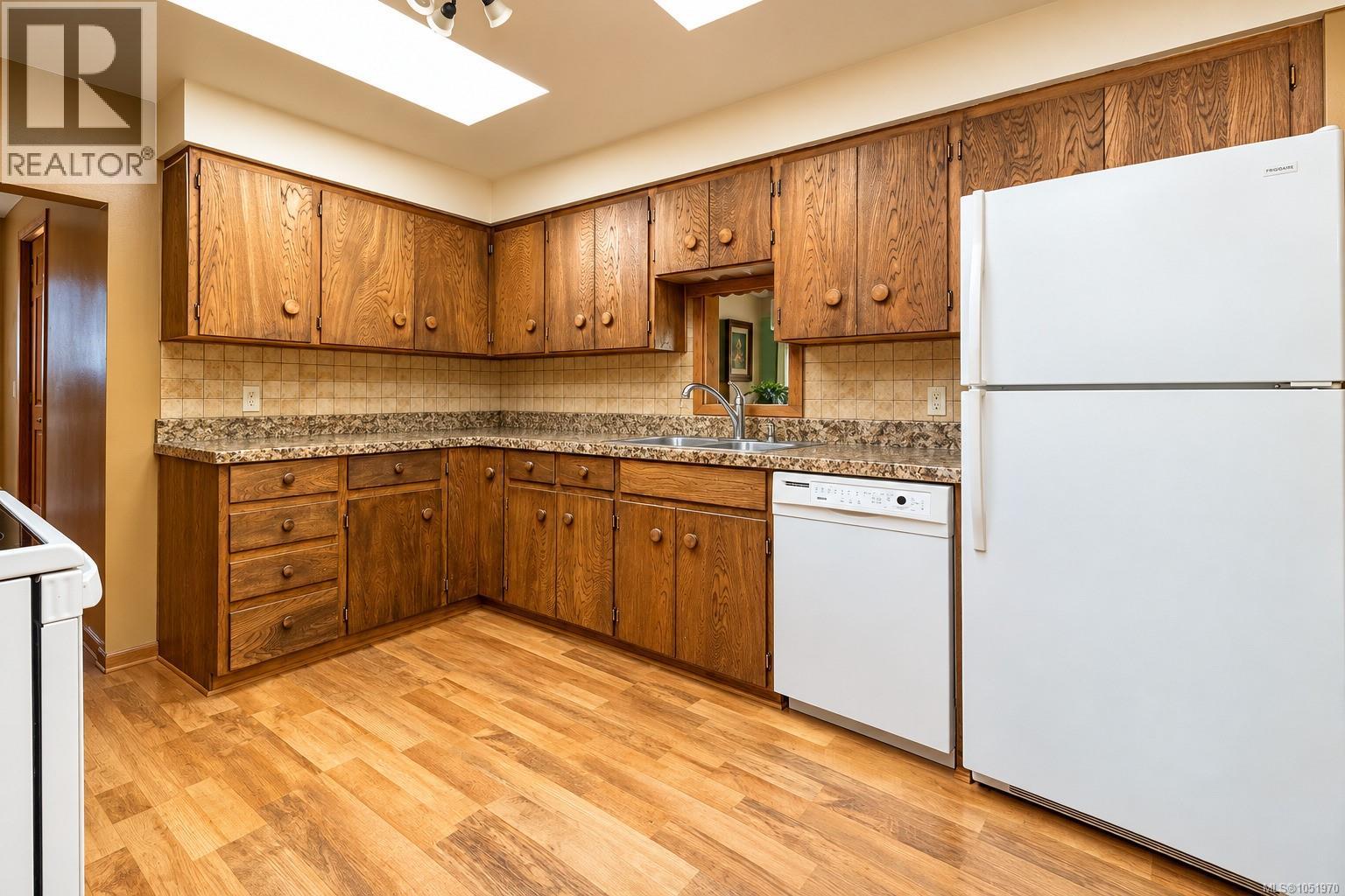 2279 Bradford Ave - 7