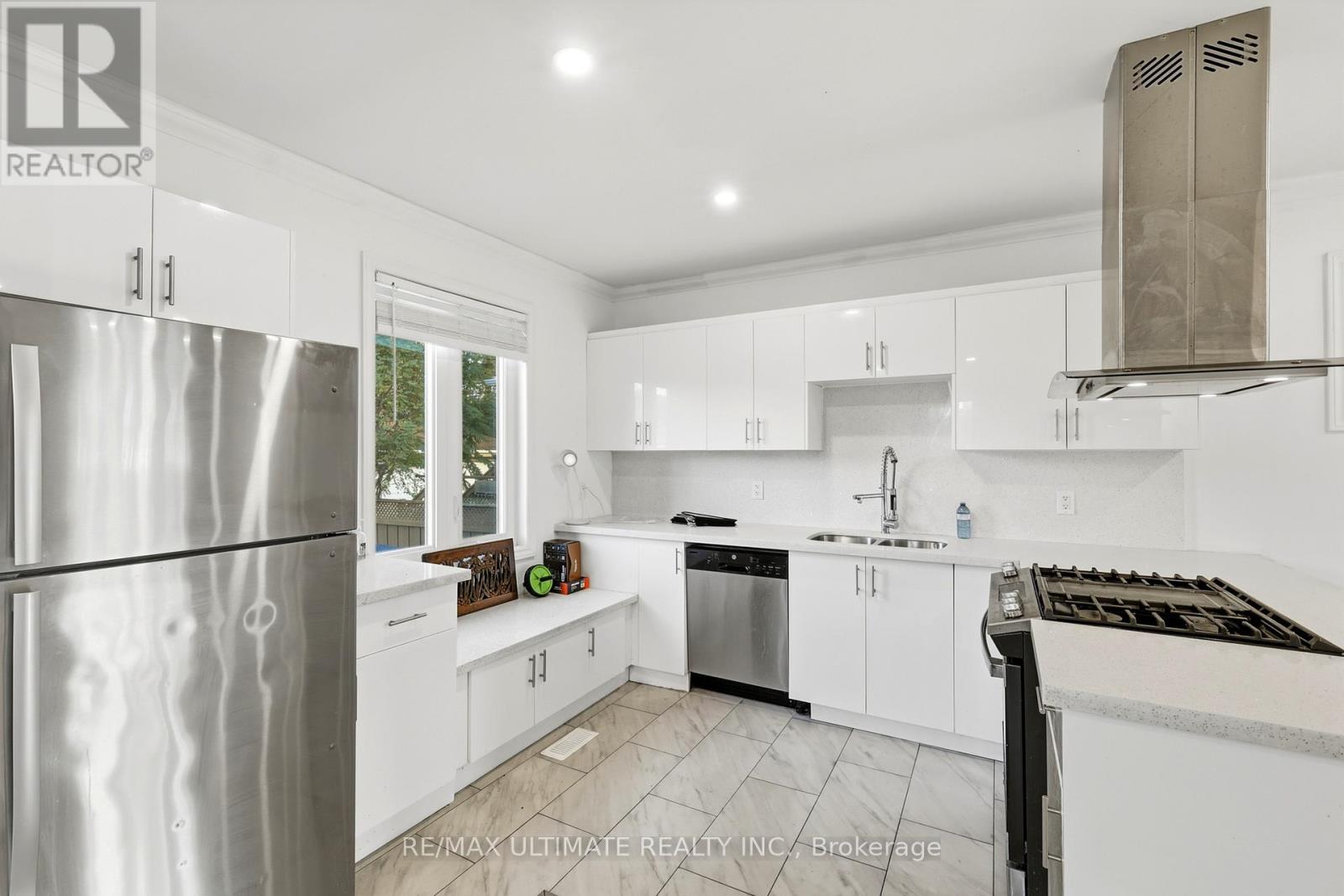 183 Ritson Road South, Oshawa, ON photo 3