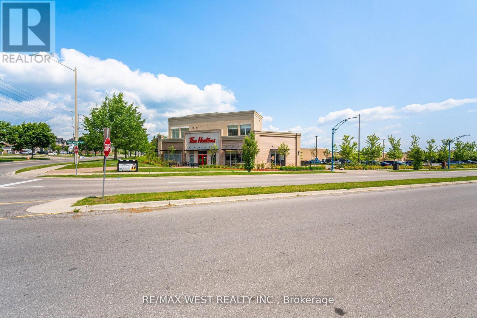 1563 Green Road, Clarington, ON photo 44
