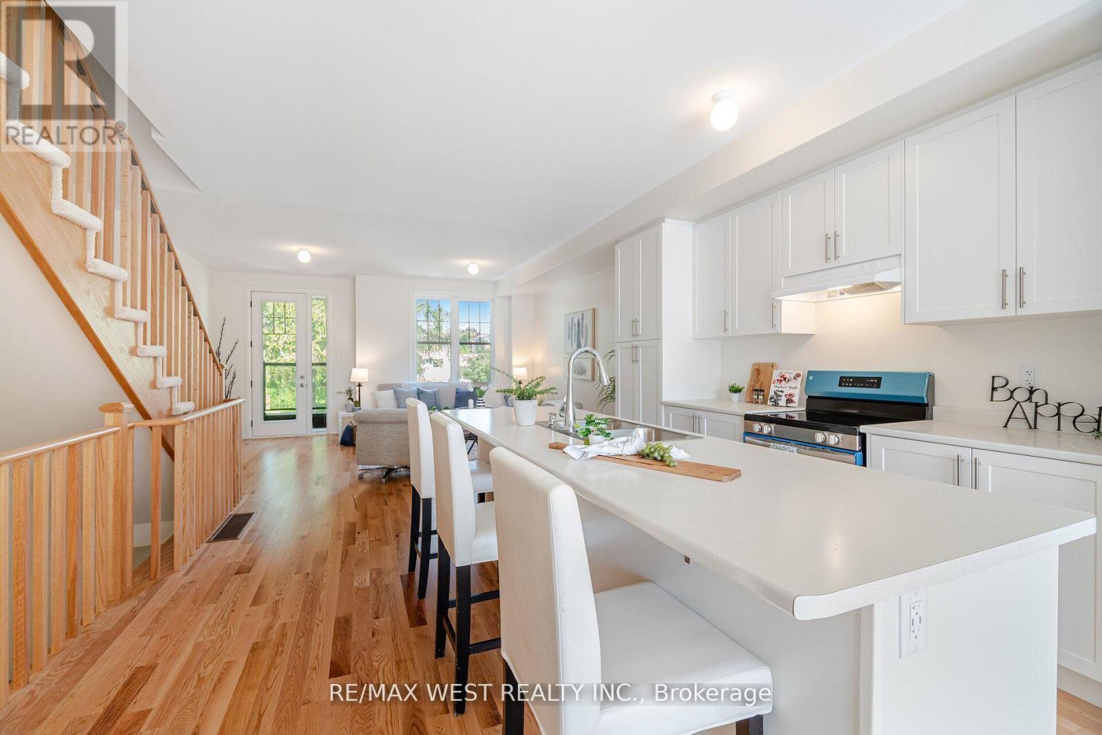1563 Green Road, Clarington, ON photo 6