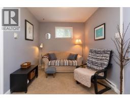2279 Bradford Ave, Sidney, BC V8L2C9 Photo 20