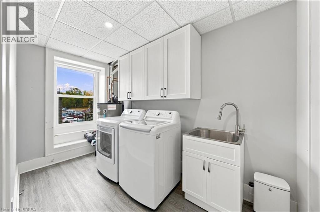 46 Grand River Street North — photo 20