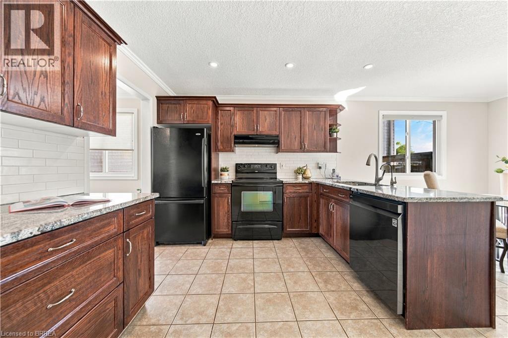 4 MACPHERSON Drive, Brant County — photo 12